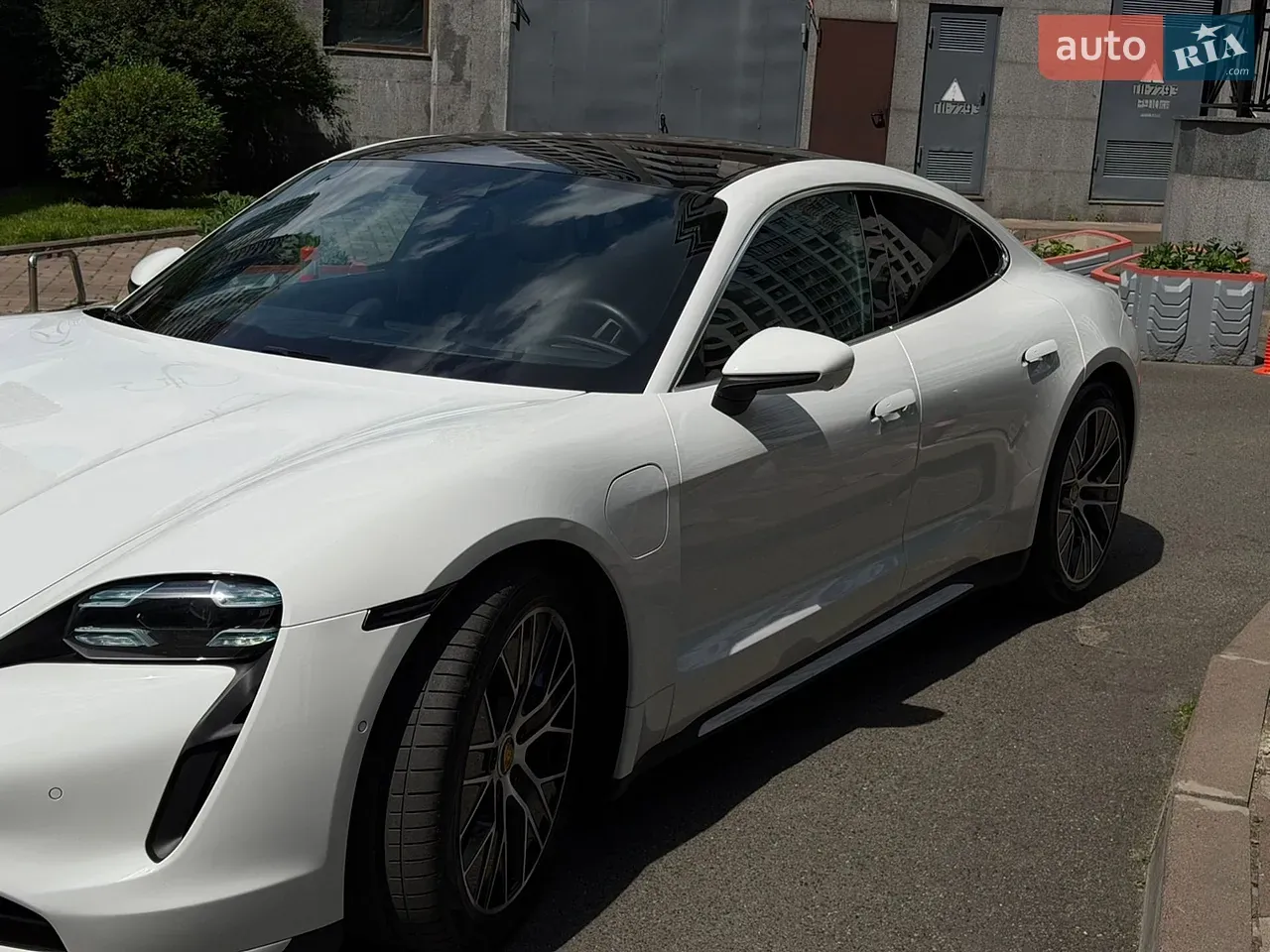 Porsche Taycan 2020 photo 2