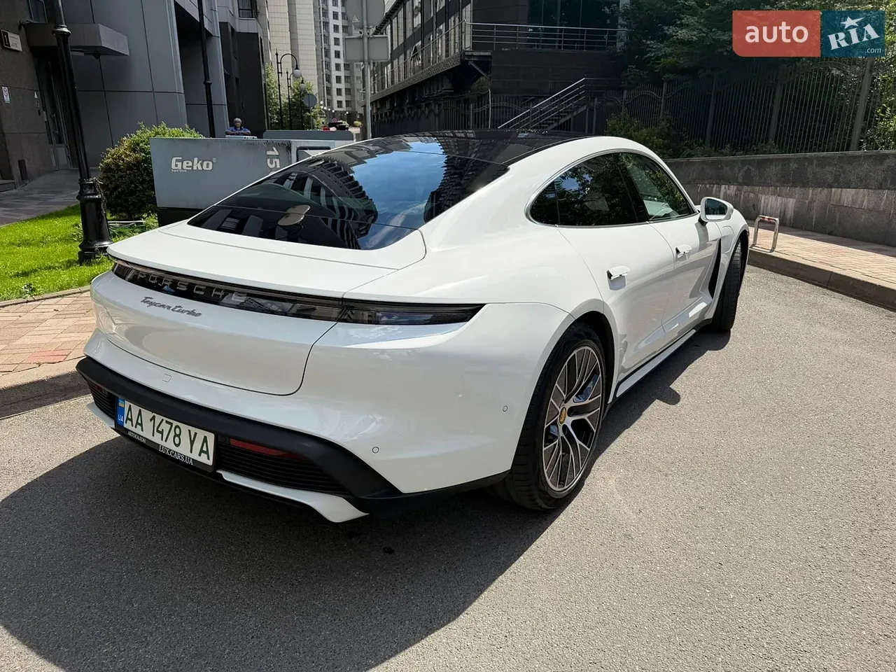 Porsche Taycan 2020 photo 3