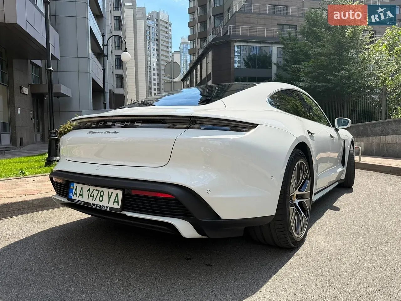 Porsche Taycan 2020 photo 4