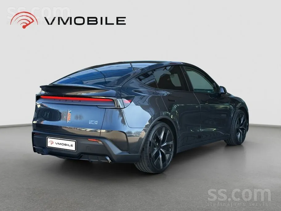 Tesla Model Y 2026 photo 2