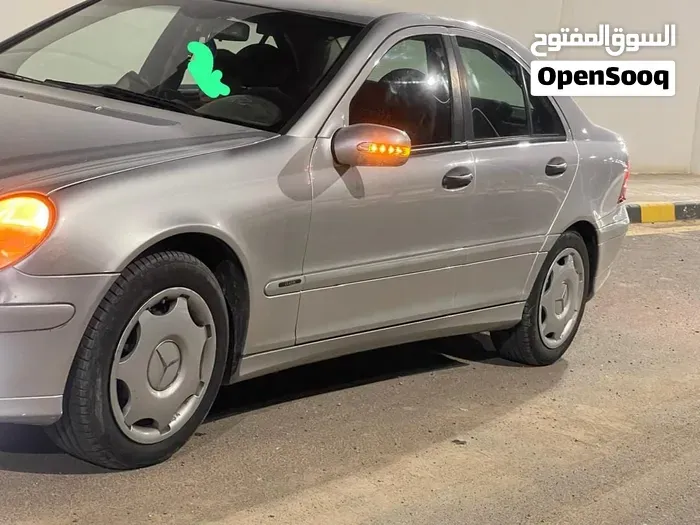Mercedes-Benz C-Class 2004 photo 2