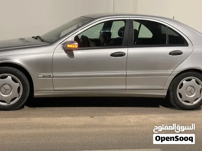 Mercedes-Benz C-Class 2004 photo 3
