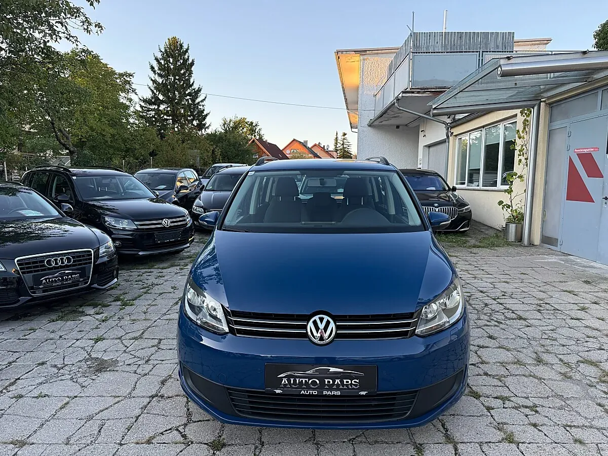 Volkswagen Touran 2012 photo 2