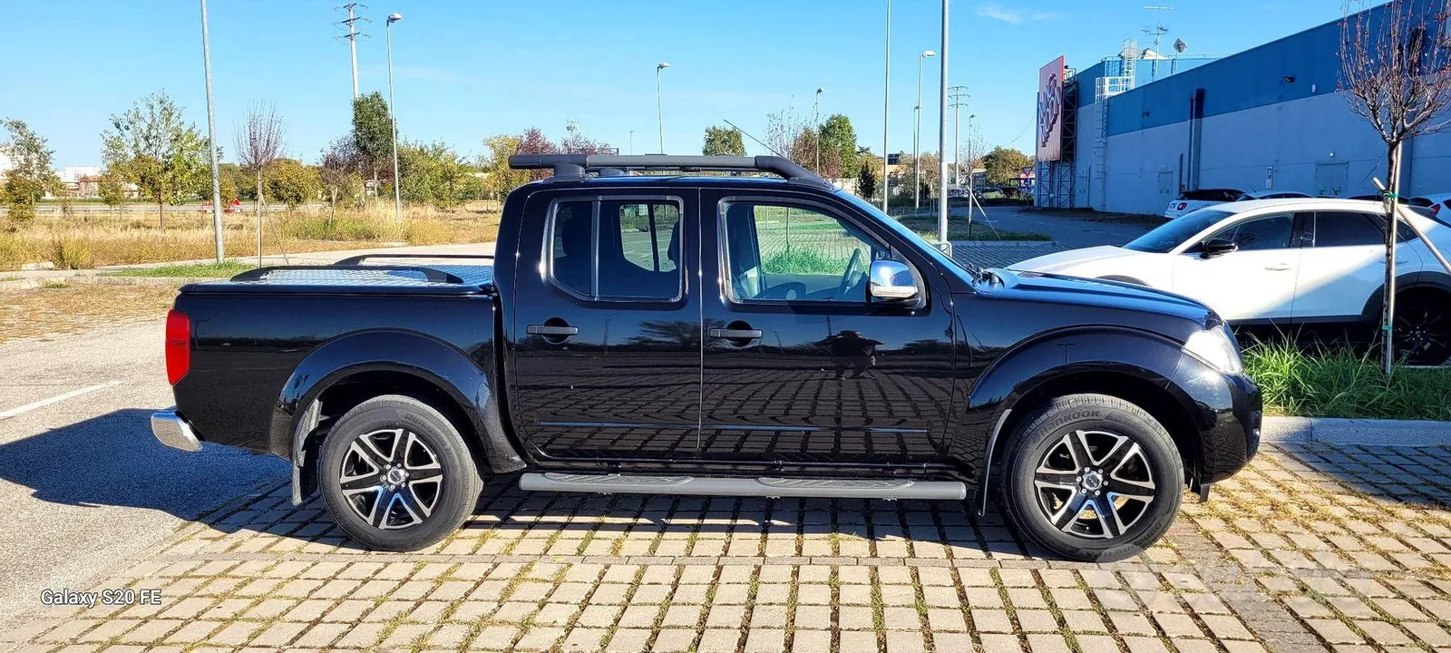 Nissan Navara 2011 photo 4