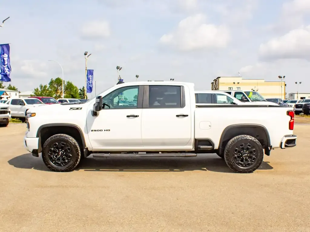 Chevrolet Silverado 2500 2024 photo 2