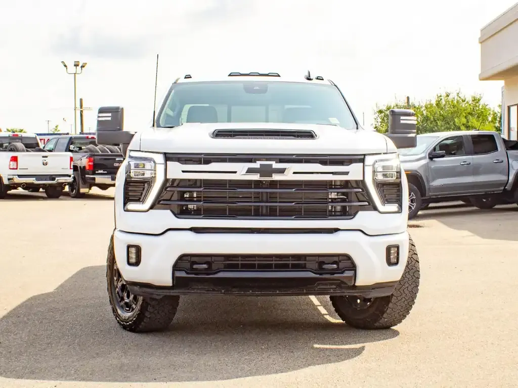 Chevrolet Silverado 2500 2024 photo 3