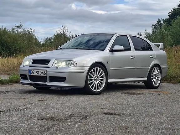 Skoda Octavia 2004 photo 2