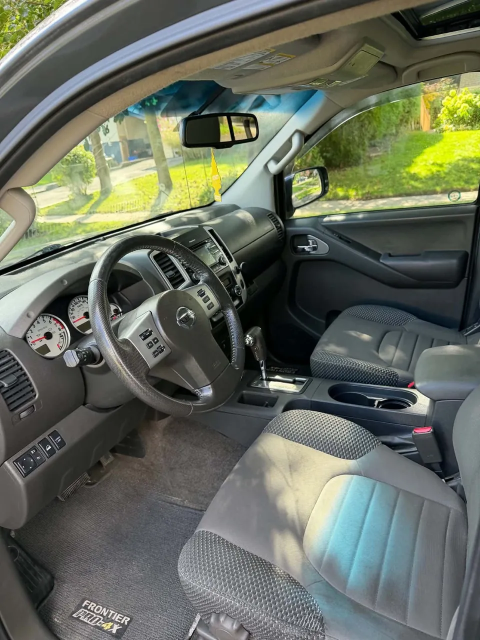 Nissan Frontier 2013 photo 5