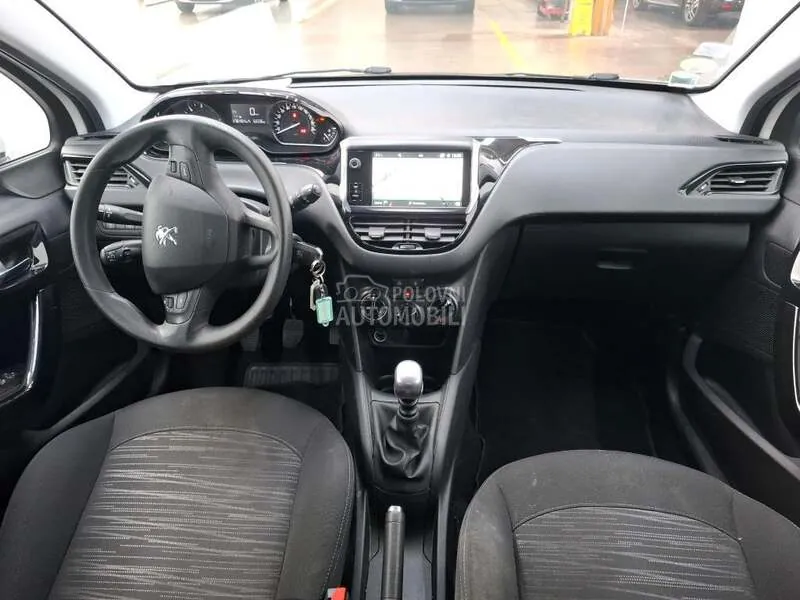 Peugeot 208 2018 photo 3