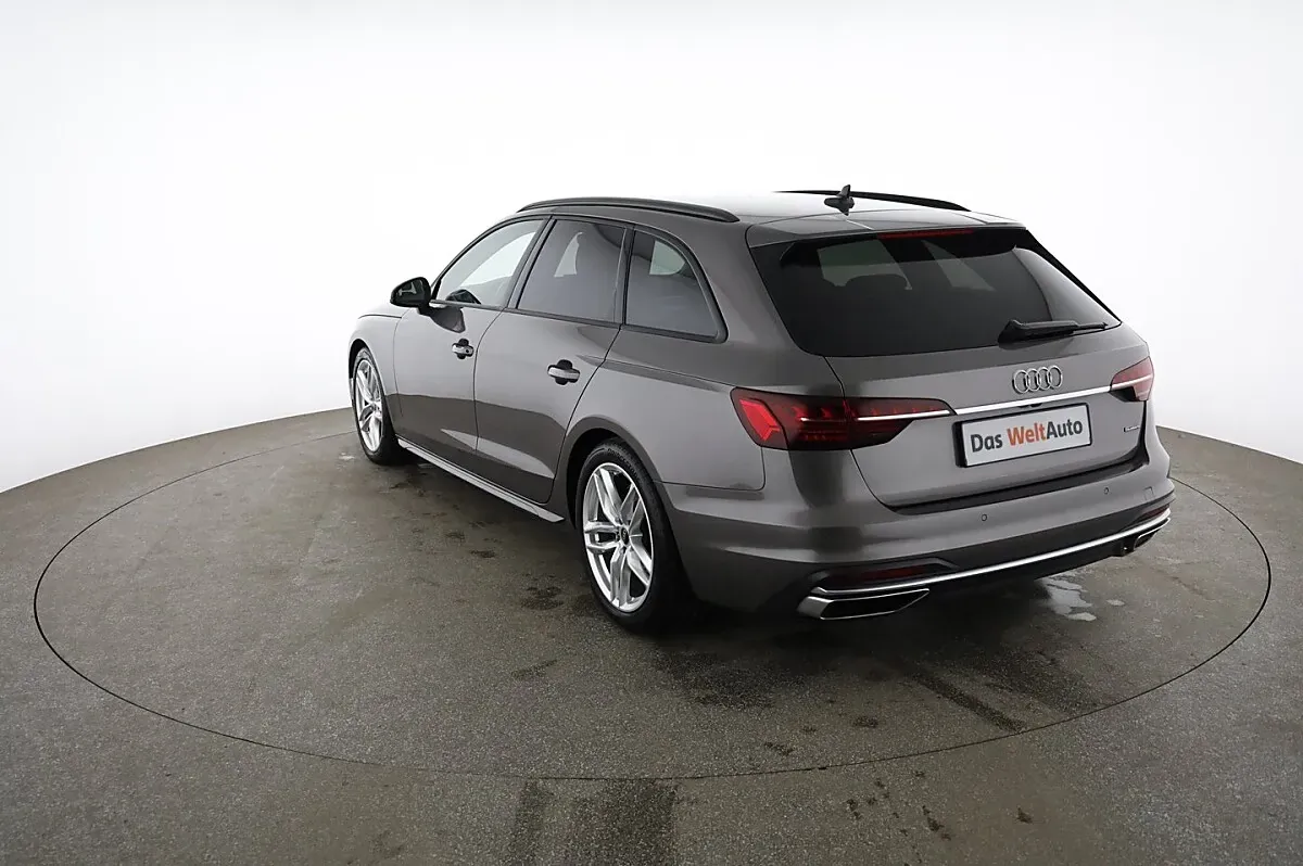 Audi A4 2022 photo 2