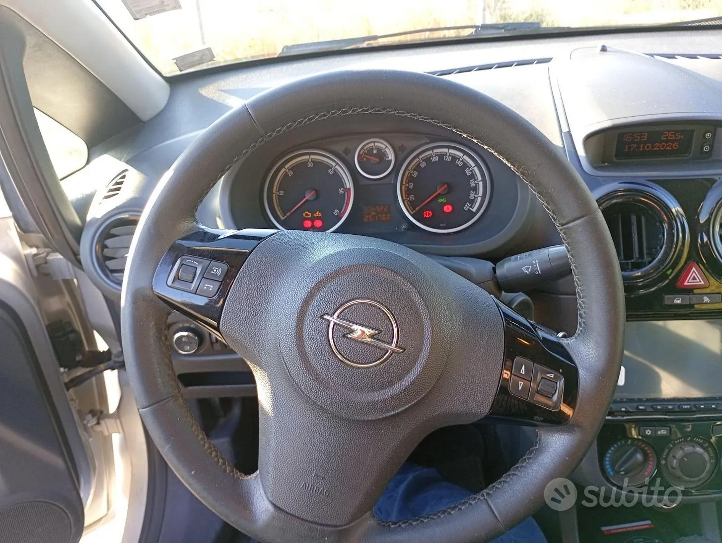 Opel Corsa 2010 photo 2