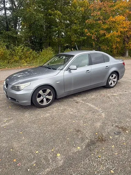 BMW 523I