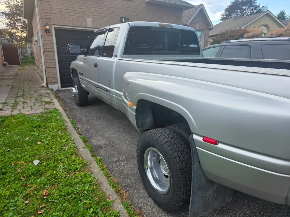 Dodge Ram 3500 2002 photo 2