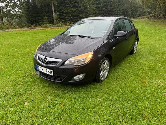 Opel Astra 2010 photo 3