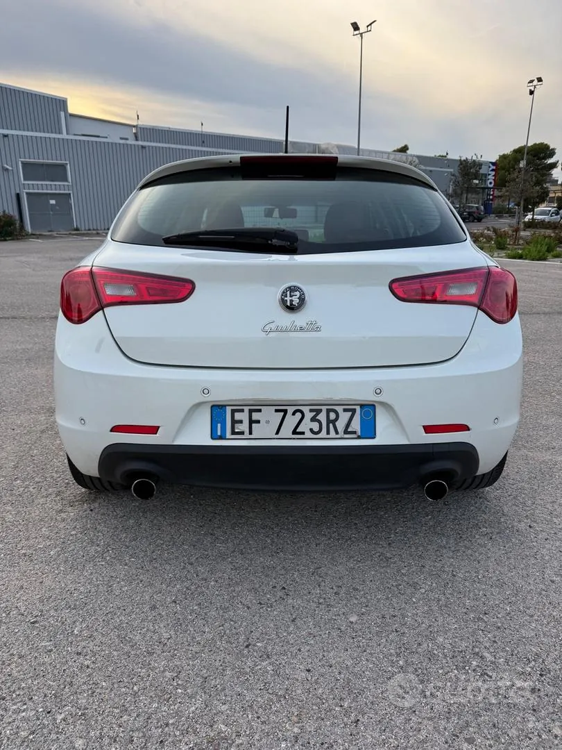Alfa Romeo Giulietta 2010 photo 4