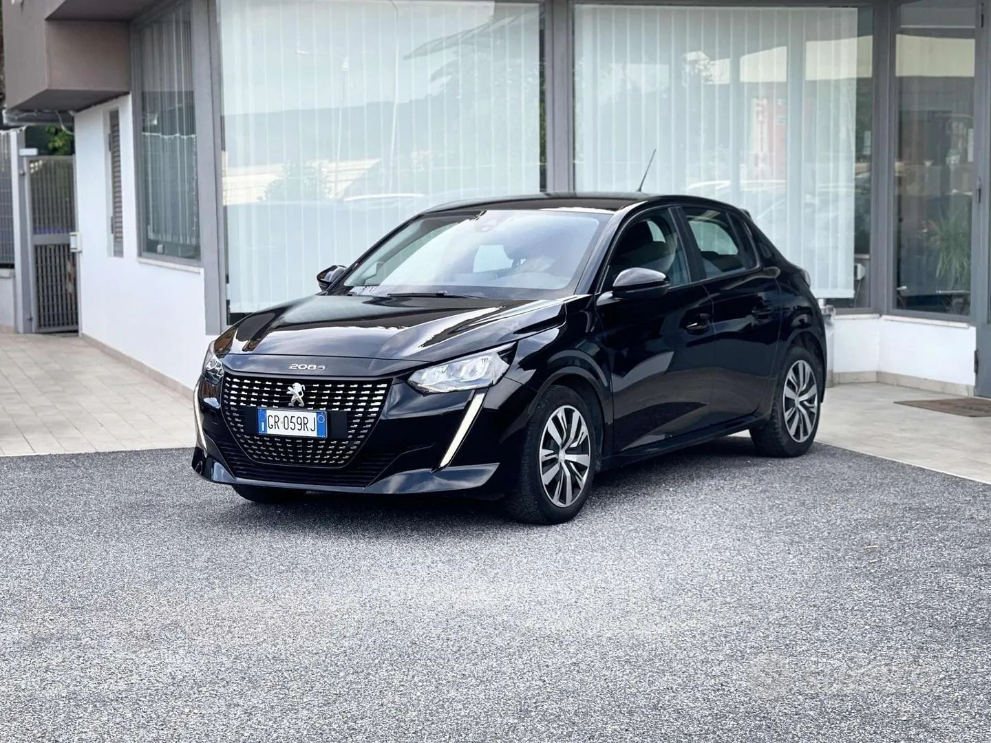 Peugeot 208 2023 photo 3