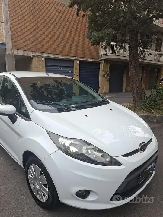 Ford Fiesta 2010 photo 3