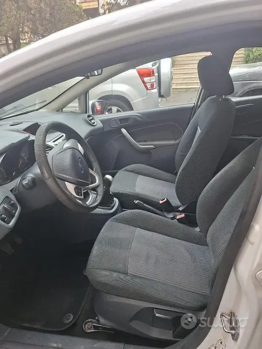 Ford Fiesta 2010 photo 4