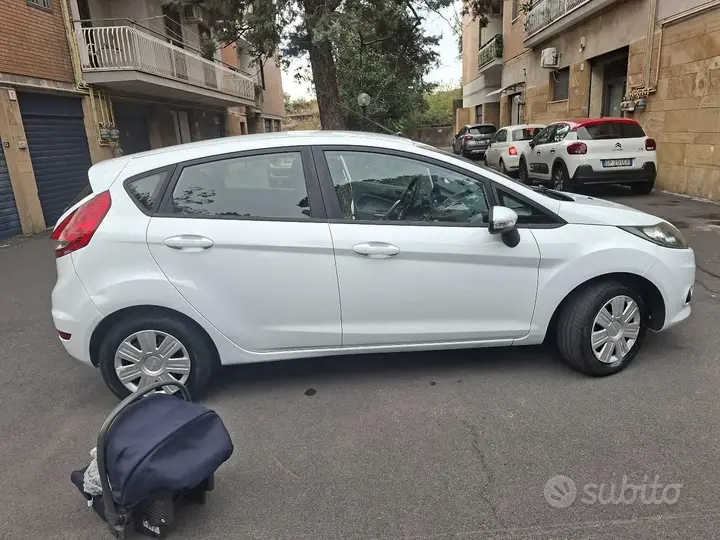 Ford Fiesta 2010 photo 5