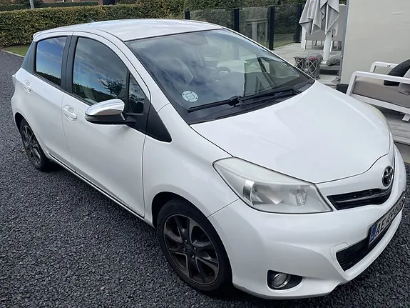 Toyota Yaris 2011 photo 2