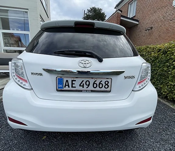 Toyota Yaris 2011 photo 4