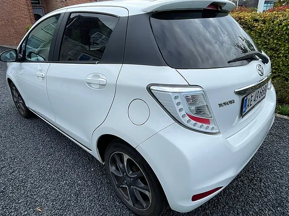 Toyota Yaris 2011 photo 3