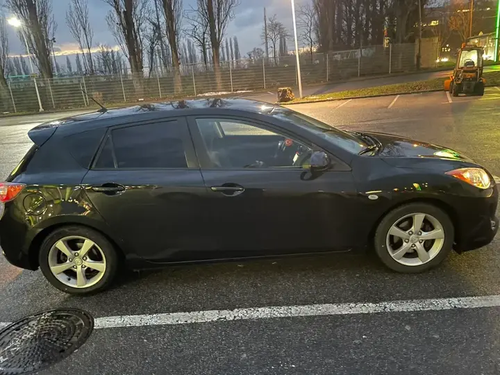 Mazda Mazda3 2012 photo 3
