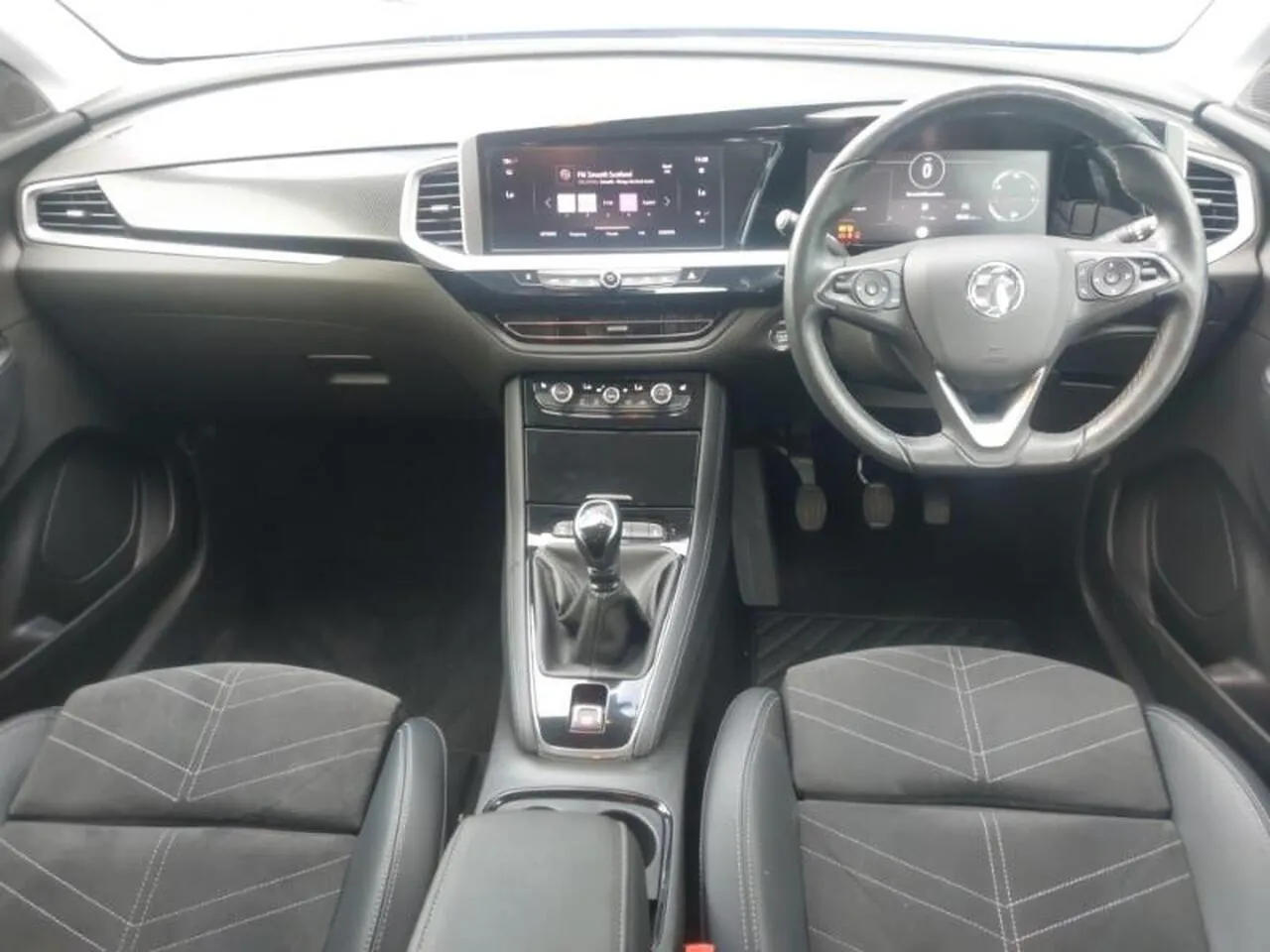Vauxhall Grandland 2023 photo 3