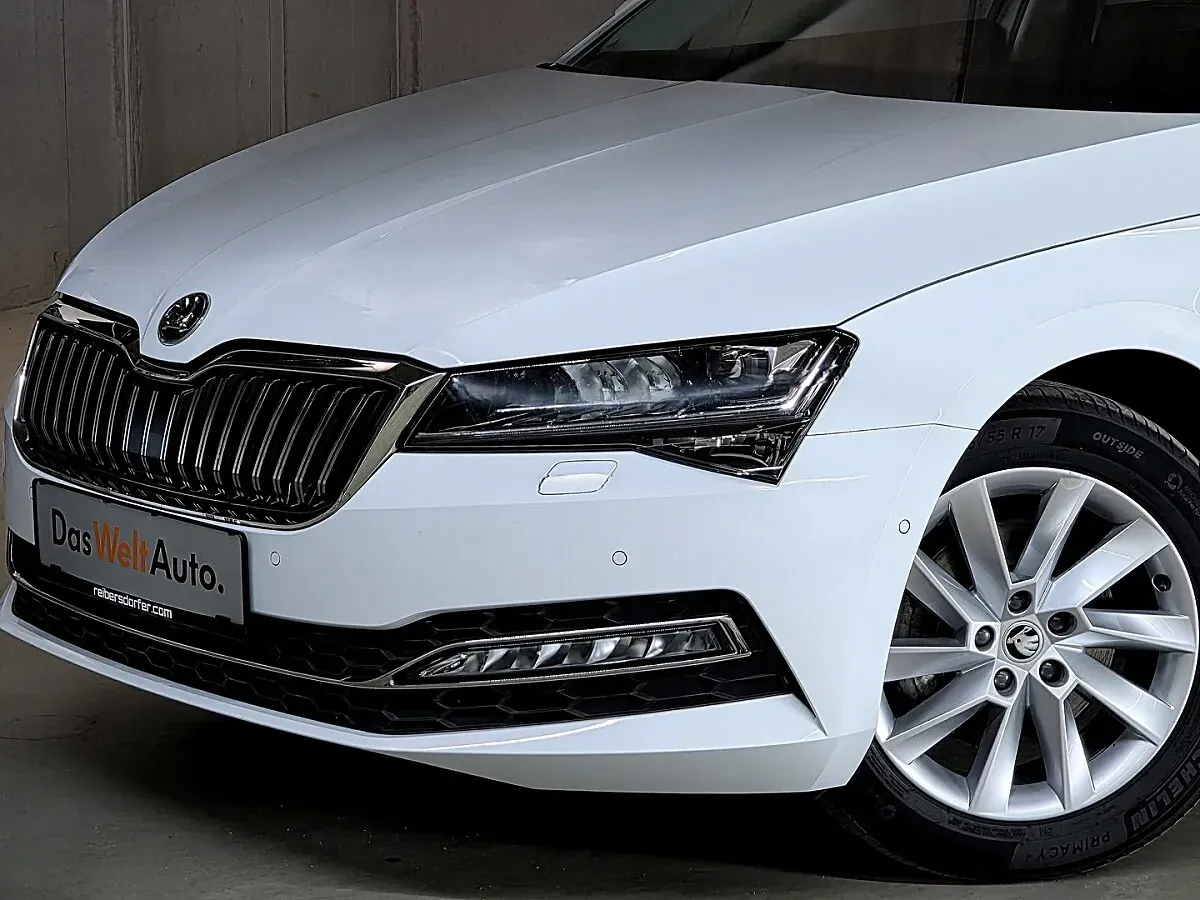 Skoda Superb 2023 photo 2
