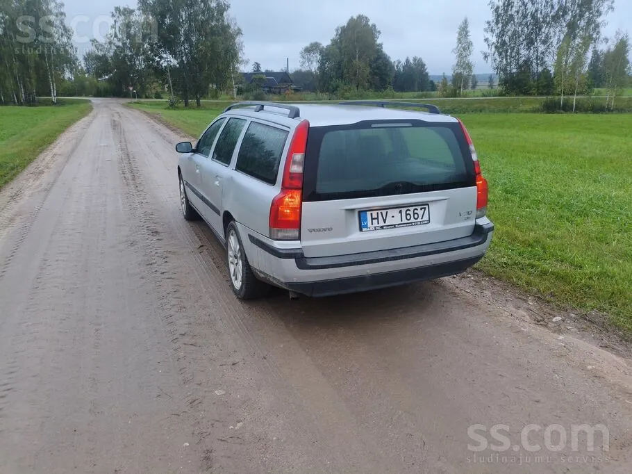 Volvo V70 2003 photo 2