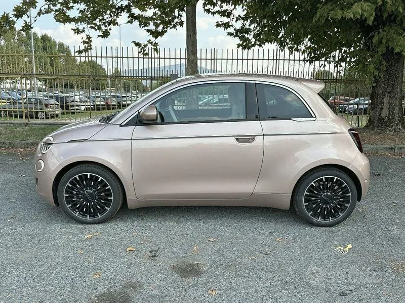 Fiat 500 Elettrica La Prima 2025 photo 2