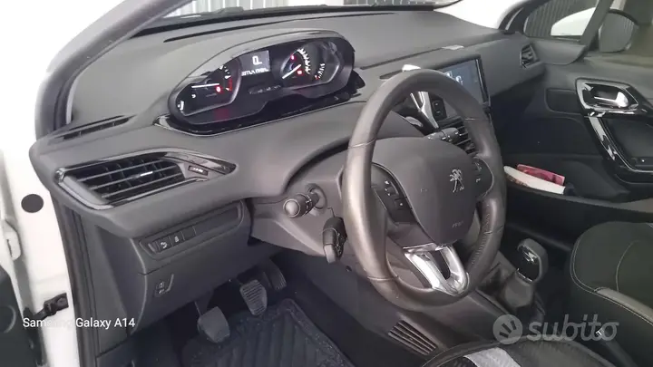 Peugeot 208 2015 photo 5