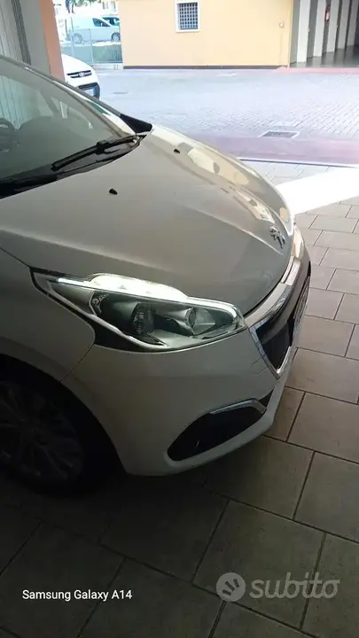 Peugeot 208 2015 photo 3