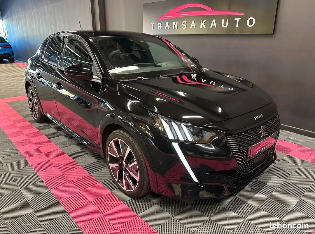 Peugeot 208 2022 photo 2
