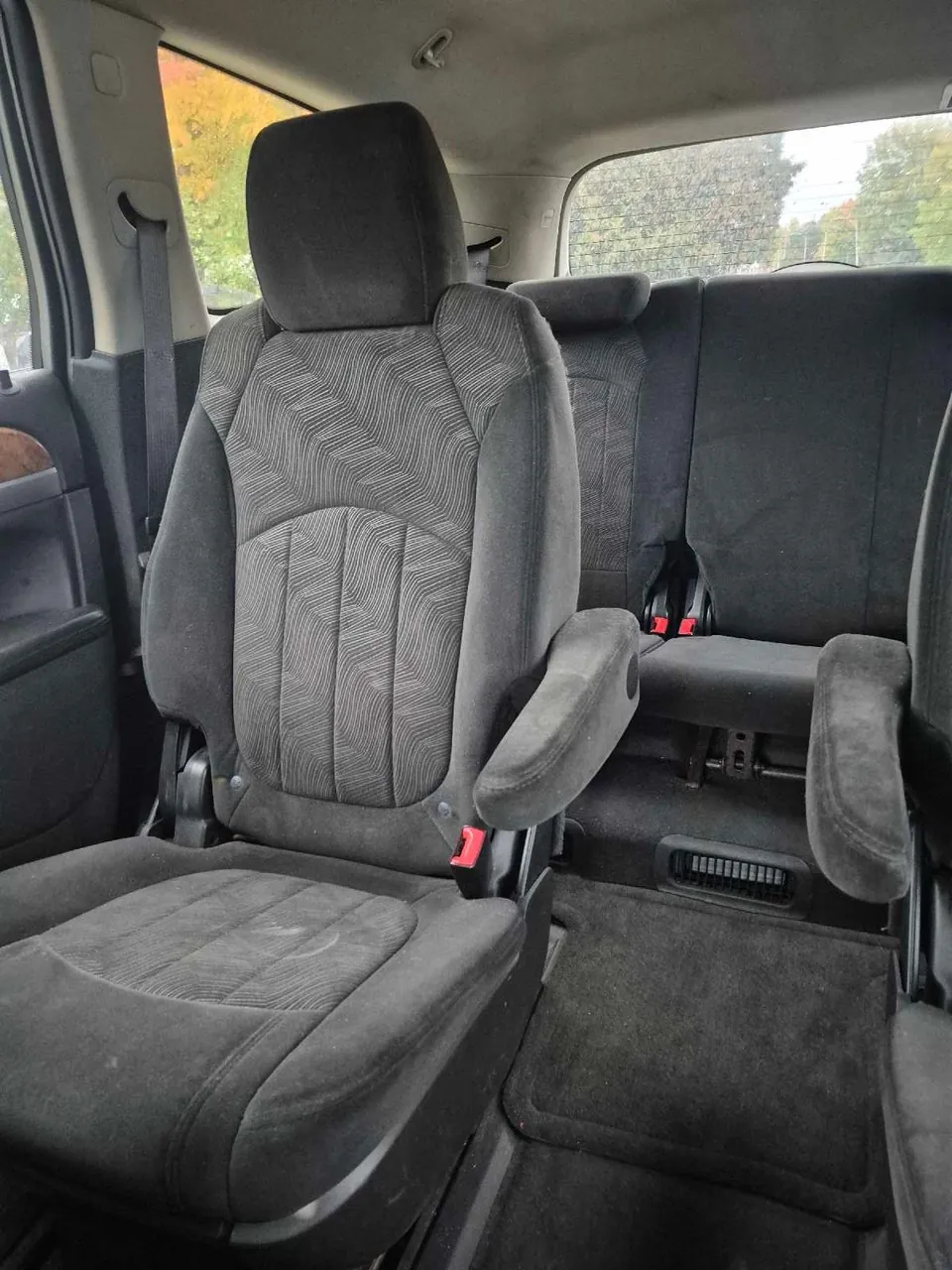 Buick Enclave 2011 photo 3