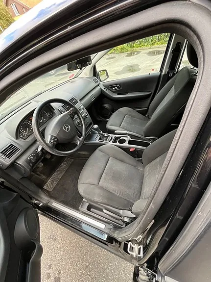 Mercedes-Benz A160 2012 photo 3