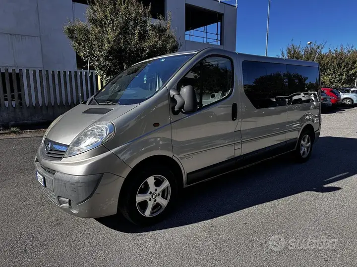Opel Vivaro 2012 photo 2
