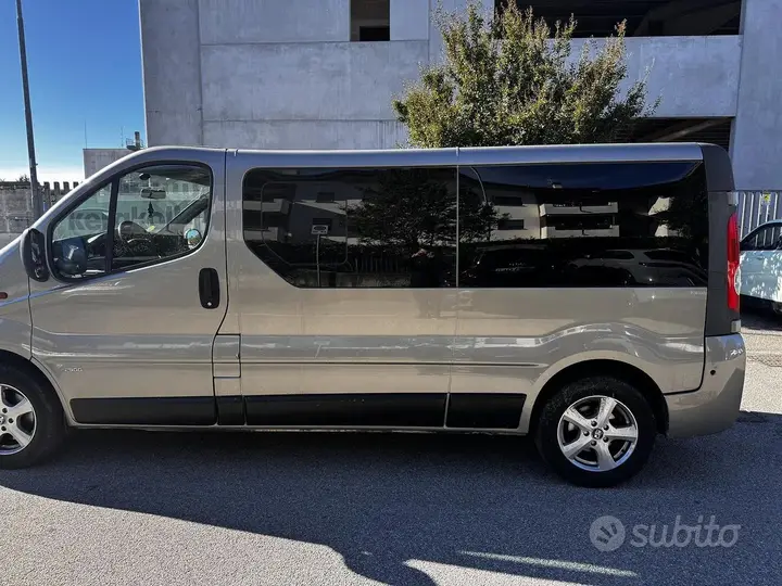 Opel Vivaro 2012 photo 4