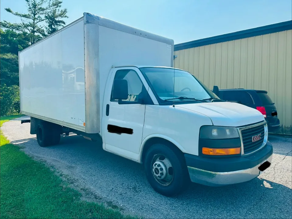 GMC Savana 2014 photo 2