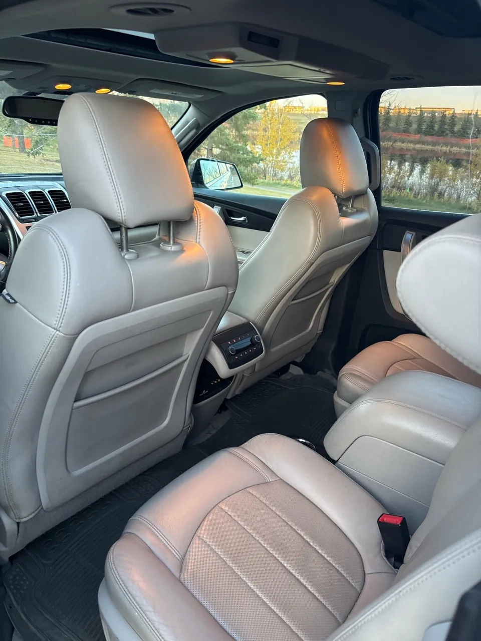GMC Acadia 2012 photo 5