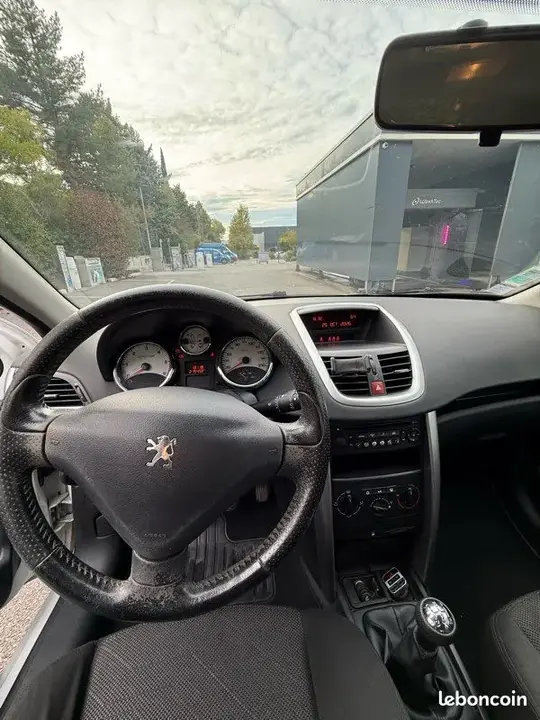 Peugeot 207 2008 photo 3