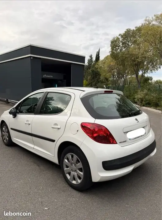 Peugeot 207 2008 photo 2