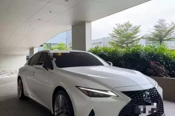 Lexus Is300H 2022 photo 2