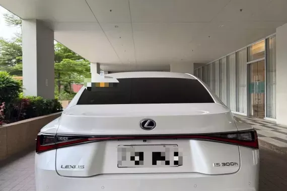 Lexus Is300H 2022 photo 4