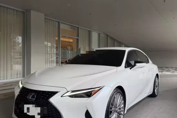 Lexus Is300H 2022 photo 3