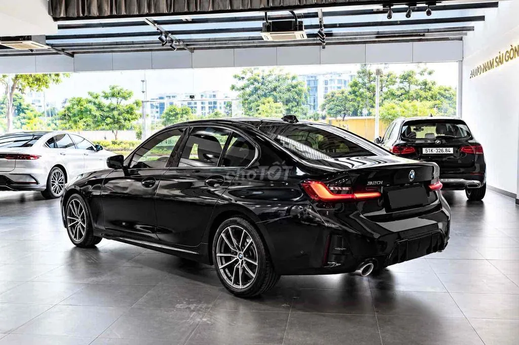 BMW 3 Series 2023 photo 5