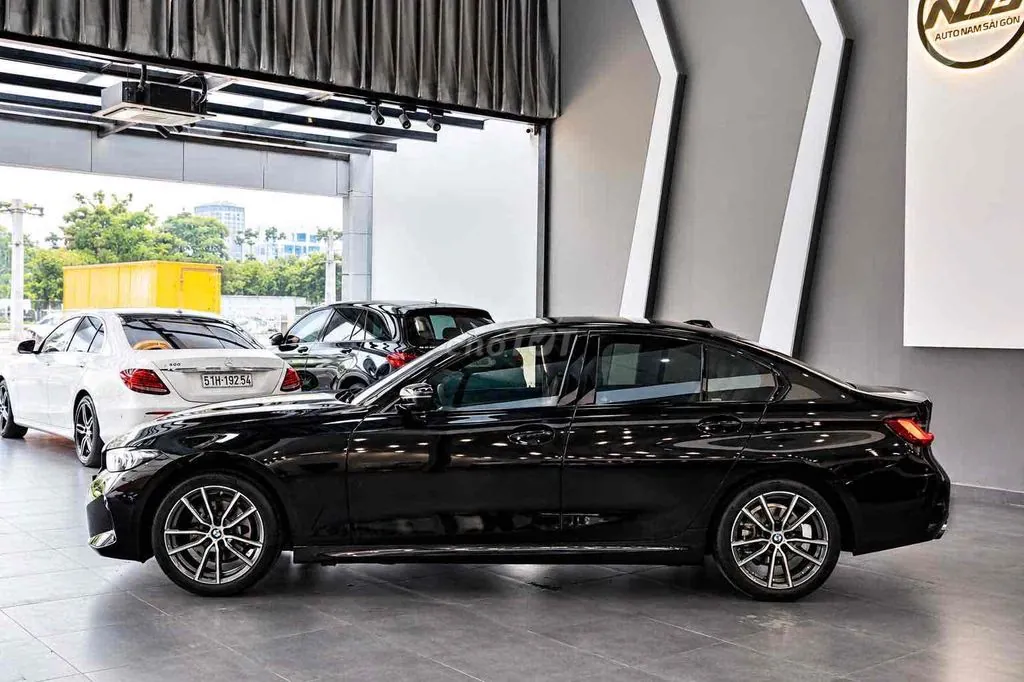 BMW 3 Series 2023 photo 4