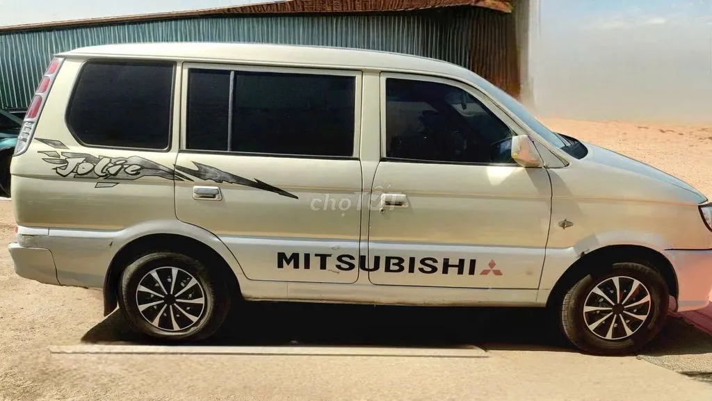 Mitsubishi Jolie