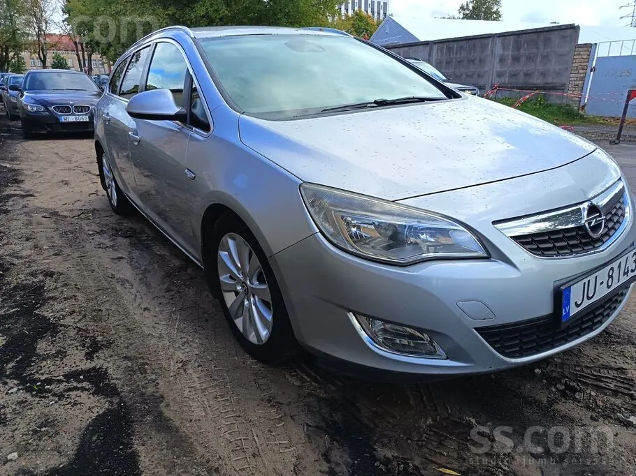 Opel Astra 2012 photo 2