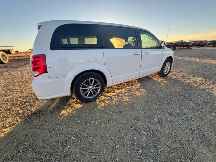 Dodge Grand Caravan 2018 photo 3